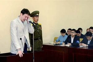  Sinh viên Mỹ Otto Warmbier ra tòa ở CHDCND Triều Tiên ngày 16-3-2016. Ảnh: KCNA