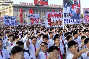Người dân Triều Tiên biểu tình tại Bình Nhưỡng phản đối việc siết chặt lệnh cấm vận