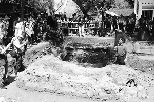 Hố khai quật tại di chỉ gốm gò Cây Me tại xã Nhơn Mỹ (Thị xã An Nhơn, Bình Định)