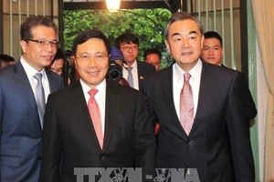 Phó Thủ tướng, Bộ trưởng Ngoại giao Phạm Bình Minh đón Bộ trưởng Ngoại giao Trung Quốc Vương Nghị. Ảnh: TTXVN