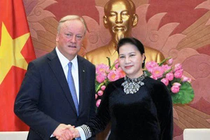 Chủ tịch Quốc hội Nguyễn Thị Kim Ngân tiếp Chủ tịch Hãng Deloitte Toàn cầu. Ảnh: TTXVN