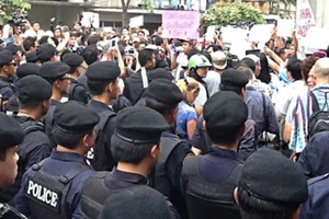 Cảnh sát ngăn chặn một cuộc biểu tình hồi năm 2014