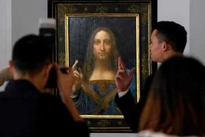 Bức họa "Đấng Cứu thế" của Leonardo da Vinci được bán đấu giá ngày 15-11 ở New York, Mỹ. Ảnh: GETTY