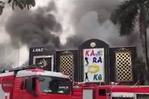 Hiện trường vụ cháy quán karaoke ở bán đảo Linh Đàm