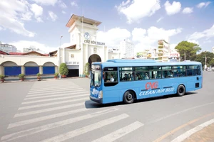 TPHCM đầu tư nhiều xe buýt sử dụng nhiên liệu sạch CNG để góp phần giảm thiểu ô nhiễm môi trường. Ảnh: PHAN LÊ