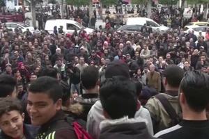 Người dân Tunisia biểu tình phản đối biện pháp kinh tế khắc khổ của chính phủ