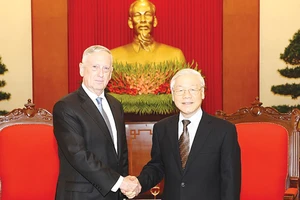 Tổng Bí thư Nguyễn Phú Trọng tiếp Bộ trưởng Quốc phòng Hoa Kỳ James Mattis thăm chính thức Việt Nam