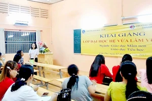 Trường ĐH Vinh liên kết với Trường TC Hồng Hà đào tạo ngành Giáo dục mầm non và Giáo dục tiểu học chưa được Bộ GD-ĐT cho phép (khai giảng lớp tại TP Cần Thơ)