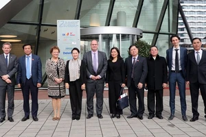 Chủ tịch Quốc hội Nguyễn Thị Kim Ngân thăm Công ty Naco Royal Haskoning DHV. Ảnh: TTXVN