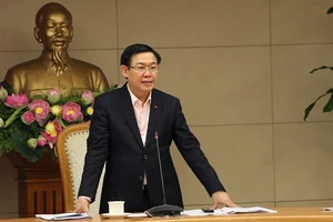 Phó Thủ tướng Vương Đình Huệ phát biểu tại cuộc họp. Ảnh: VGP