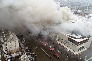 Hiện trường vụ cháy Trung tâm thương mại ở tỉnh Kemerovo, Tây Siberia. Ảnh: Bộ các tình trạng khẩn cấp Nga