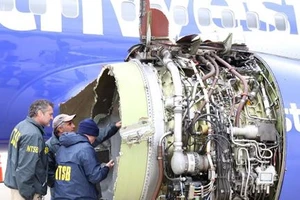 Động cơ máy bay Boeing 737 của hãng hàng không Southwest Airlines sau vụ tai nạn