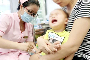 Bộ Y tế khuyến cáo trẻ nhỏ cần được tiêm đầy đủ các loại vaccine trong Chương trình tiêm chủng mở rộng để phòng ngừa dịch bệnh nguy hiểm Ảnh: HOÀNG HÙNG