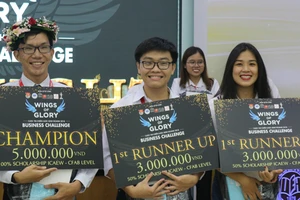 Bạn Châu Hoàng Long ( ngoài cùng bên trái ) xuất sắc giành được giải quán quân cuộc thi ISB Business Challenge 2018 với phần thưởng 5 triệu tiền mặt và học bổng 100% chương trình ICAEW – CFAB 