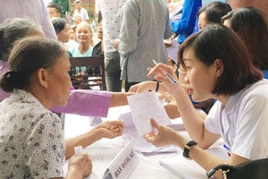 Khám bệnh miễn phí cho người dân ở Đồng Lộc
