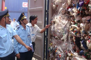 13.000 tấn phế liệu nhựa nhập khẩu bằng giấy tờ giả