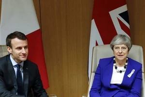 Tổng thống Pháp Emmanuel Macron và Thủ tướng Anh Theresa May. Nguồn: TTXVN