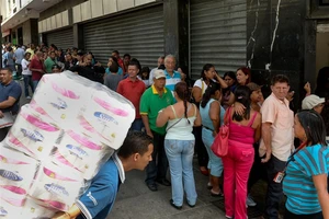 Ngoài khủng hoảng năng lượng, Venezuela đang bị thiếu hụt lương thực và giá cả tăng vọt. Ảnh: GETTY