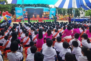 Chương trình văn nghệ chào mừng Trường Tiểu học Lê Văn Việt quận 9 được công nhận Chuẩn quốc gia mức độ II 