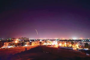 Tên lửa phòng không Syria đánh trả đòn tập kích của Israel