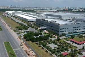 Nhà máy Samsung trong KCN cao TPHCM Ảnh: CAO THĂNG