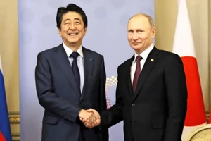 Thủ tướng Nhật Bản Shinzo Abe và Tổng thống Nga Vladimir Putin. Ảnh: KYODO