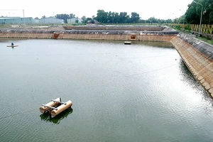 Hồ xử lý nước thải kênh Ba Bò góp phần giúp nước sông Đồng Nai tốt hơn. Ảnh: THÀNH TRÍ
