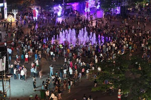 Lễ hội đón năm mới trên Phố đi bộ Nguyễn Huệ