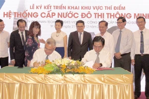 Đại diệm công ty Rynan Technologies Vietnam và Công ty CP Cấp nước Thủ Đức ký kết hợp tác thí điểm hệ thống cấp nước thông minh