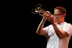 Nghệ sĩ trumpet Cường Vũ, từng 2 lần đoạt giải thưởng âm nhạc Grammy (năm 2003, 2006)