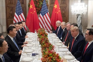 Tổng thống Mỹ Donald Trump (thứ 2, phải) và Chủ tịch Trung Quốc Tập Cận Bình (thứ 3, trái) trong cuộc gặp bên lề Hội nghị thượng đỉnh Nhóm các nền kinh tế phát triển và mới nổi hàng đầu thế giới (G20) ở Buenos Aires, Argentina ngày 1-12-2018. Nguồn: TTXVN