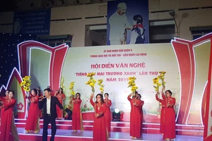 Một tiết mục do các thầy cô Trường Tiểu học Lê Văn Việt thể hiện