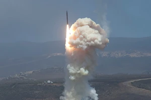 Tên lửa đánh chặn của Mỹ rời bệ phóng trong một thử nghiệm. Ảnh: Không quân Mỹ