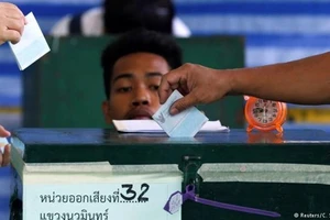 Thái Lan muốn dời bầu cử sang tháng 3