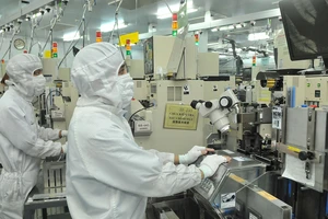 Sản xuất linh kiện bán dẫn tại Công ty MTEX (Nhật Bản) Ảnh: CAO THĂNG