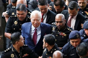 Cựu Thủ tướng Malaysia Najib Razak được dẫn giải ra tòa