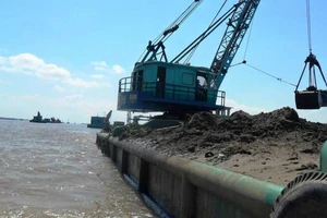 Chấm dứt khai thác cát trên sông Đồng Nai với 3 đơn vị, cá nhân