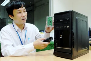 Thạc sĩ Đặng Thanh Hùng giới thiệu bo mạch điện tử Raspberry Pi 