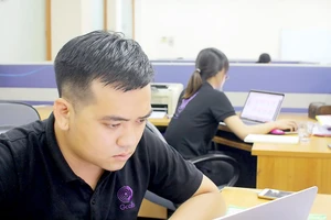 Nguyễn Xuân Bằng tại văn phòng làm việc