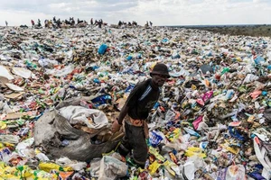 Rác thải nhựa trở thành vấn đề nan giải toàn cầu