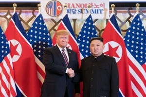 Hai nhà lãnh đạo Mỹ và Triều Tiên tại hội nghị cấp cao lần hai hồi tháng 2 tại Hà Nội. Ảnh: YONHAP