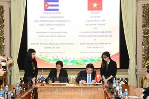Lễ ký kết giữa UBND TPHCM cùng Bộ Khoa học, Công nghệ và Môi trường Cuba