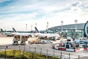 Pháp sẽ sớm đánh thuế môi trường trên vé máy bay