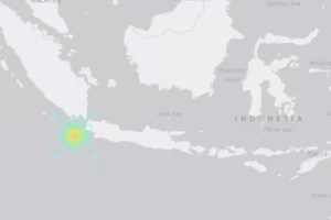  Tâm chấn nằm ở độ sâu 10km dưới lòng đất ngoài khơi phía Nam cách tỉnh Banten, đảo Java của Indonesia 150km. Đồ họa: USGS