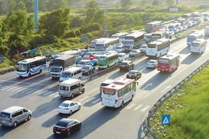 Lưu lượng xe qua cao tốc TPHCM - Trung Lương mỗi ngày khá lớn. Ảnh: HOÀNG HÙNG