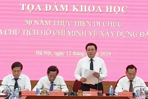 Đồng chí Nguyễn Xuân Thắng - Bí thư Trung ương Đảng, Giám đốc Học viện Chính trị Quốc gia Hồ Chí Minh phát biểu đề dẫn tọa đàm 