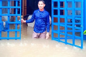 Nhà dân tại đảo ngọc Phú Quốc (Kiên Giang) bị ngập sâu vào ngày 8-8