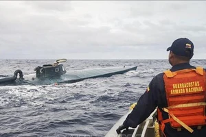  Hải quân Colombia theo dõi chiếc tàu ngầm chở 8 tấn cocaine trên Thái Bình Dương ngày 19-9-2019. Ảnh: TTXVN
