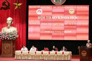 Đồng chí Trần Quốc Vượng, Uỷ viên Bộ Chính trị, Thường trực Ban Bí thư phát biểu khai mạc hội thảo. Ảnh: TTXVN