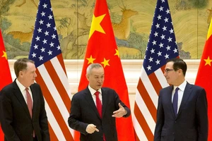 Bộ trưởng Tài chính Mỹ Steven Mnuchin (phải), Đại diện Thương mại Mỹ Robert Lighthizer (trái) và Phó Thủ tướng Trung Quốc Lưu Hạc tại vòng đàm phán thương mại ở Bắc Kinh ngày 14-2. Ảnh: TTXVN